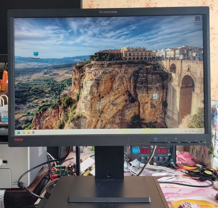 Монитор. Lenovo ThinkVision L2250pwD (22")