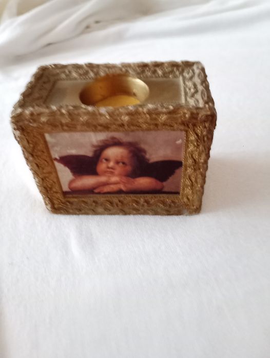 castiçal em madeira dourada