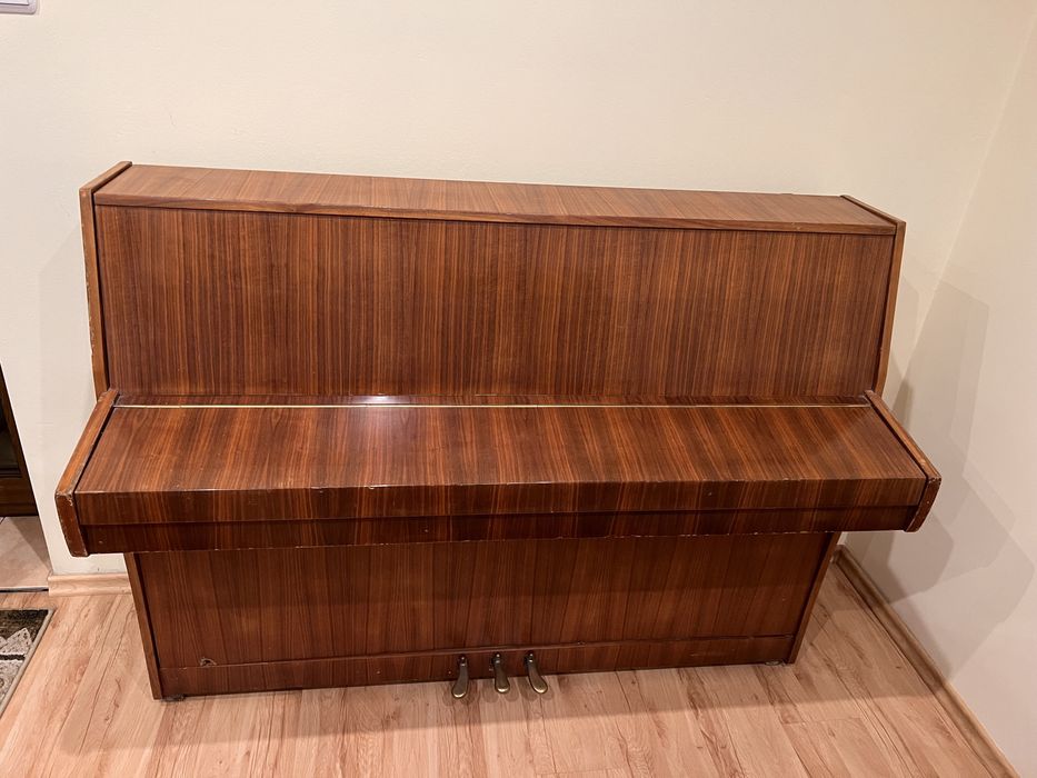 Pianino marki Calisia