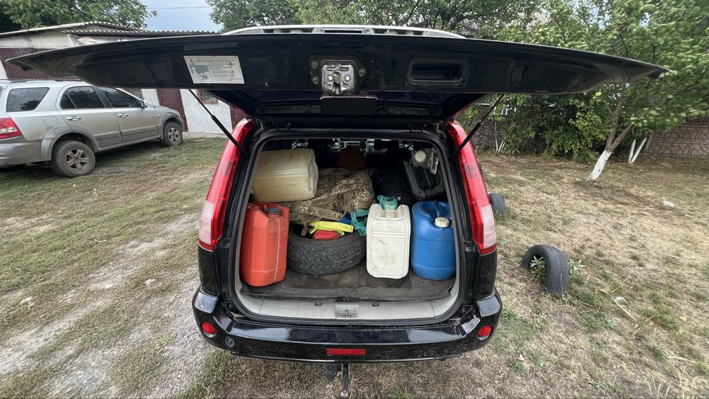 NISSAN X-TRAIL  2004 года