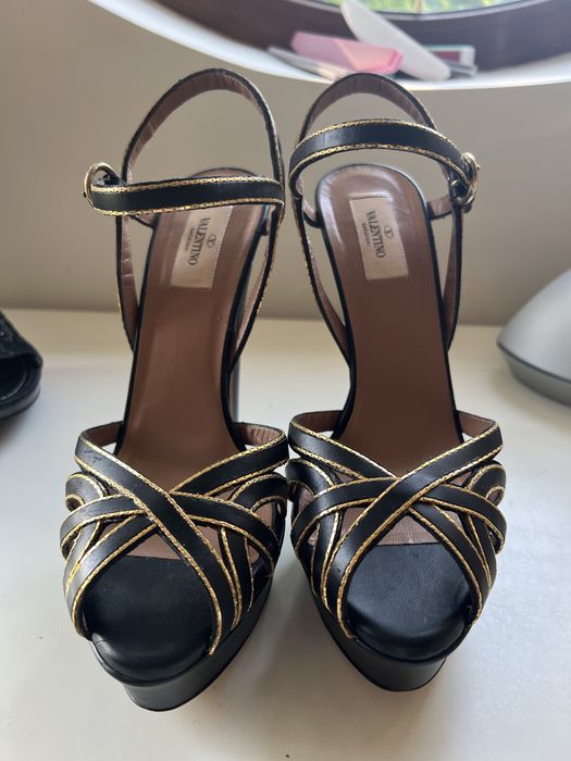 Розпродаж. Босоніжки Valentino