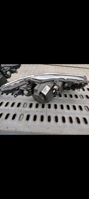 Lampy Przednie prawa lewa  Auris ii full LED 15-18r