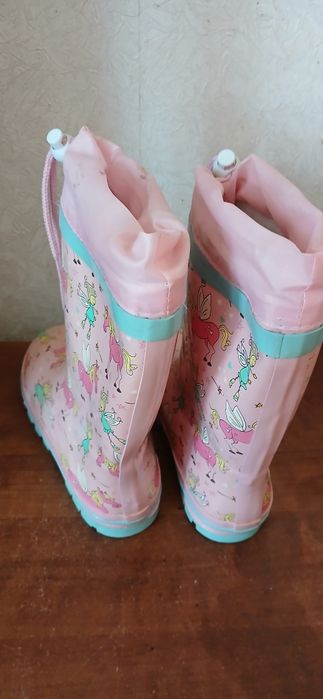 Продам детские резиновые сапожки