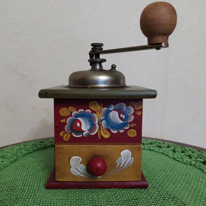 Кофемолка ручная, кавомолка, винтаж, ретро, антік