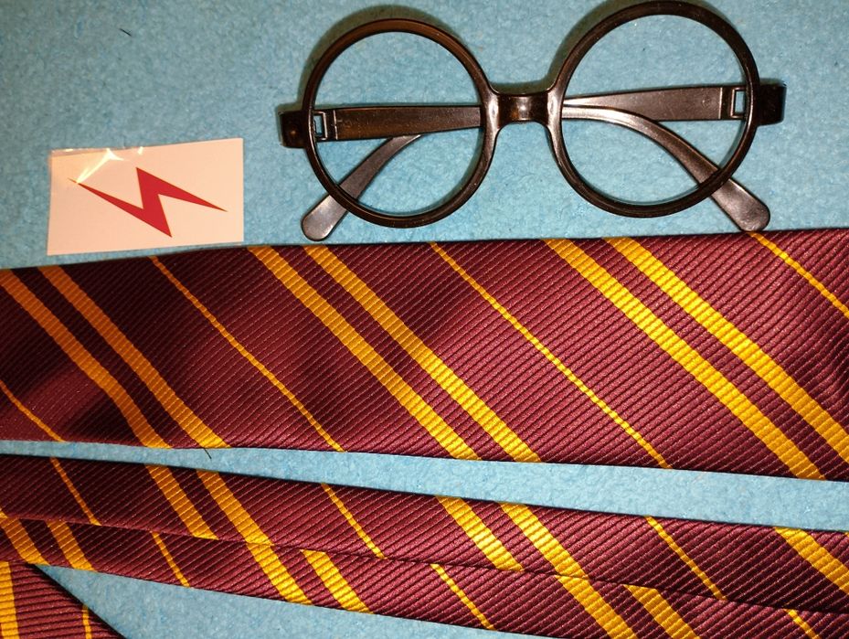 Галстук  окуляри Гарі Поттер  татуювання шраму  Хогвардс Гріфіндор