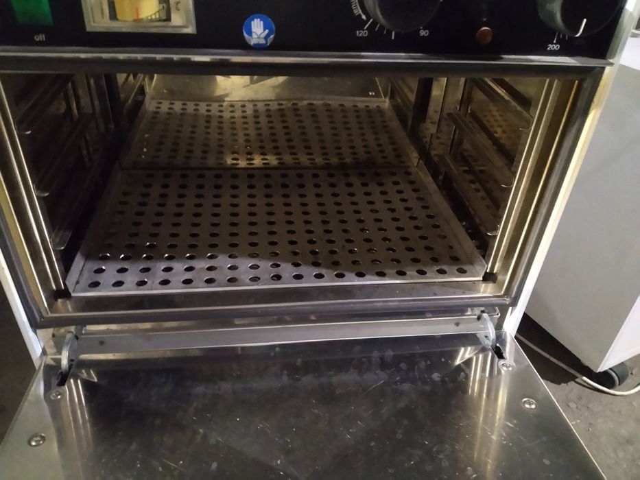 Сухожаровой стерилизатор шкаф