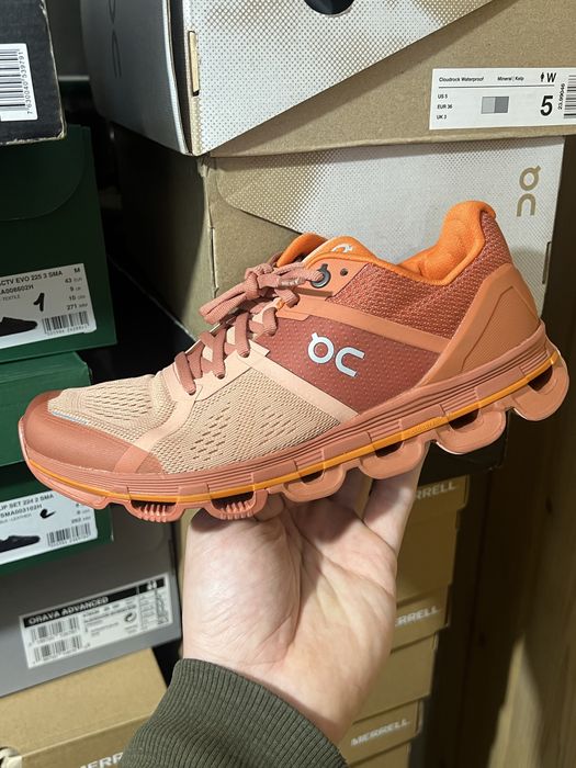 Жіночі кросівки On CloudTec 38,5 р. 24,5 см.