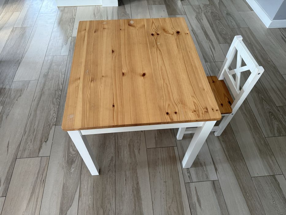 Stolik drewniany dzieciecy