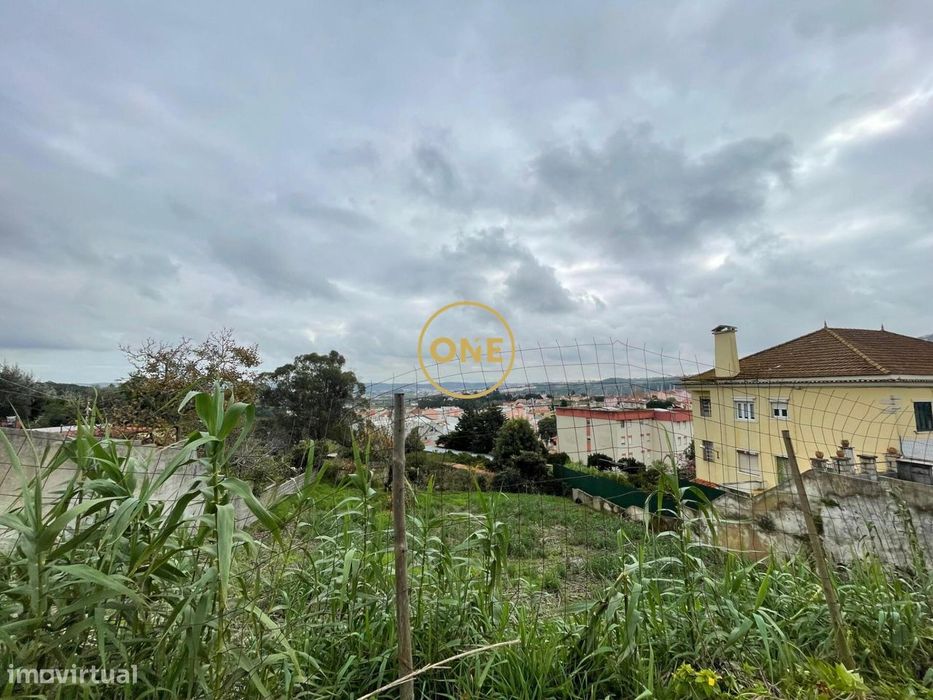 Terreno Urbano de 400m2 para Construção em Guerreiros, Loures