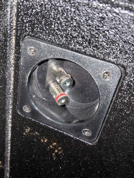 Сабвуфер KICKER + Q BOMB