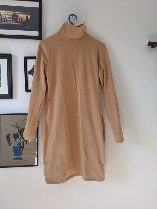 Sukienka bawełniana z golfem NA-KD