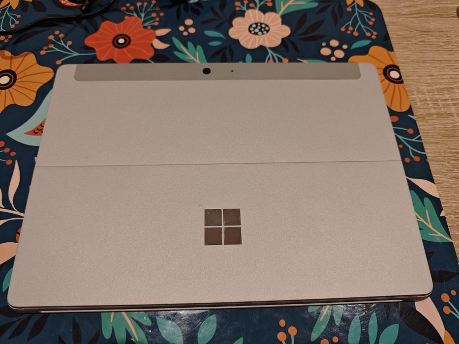 Tablet Microsoft Surface Go 1824 4/64GB bogaty zestaw