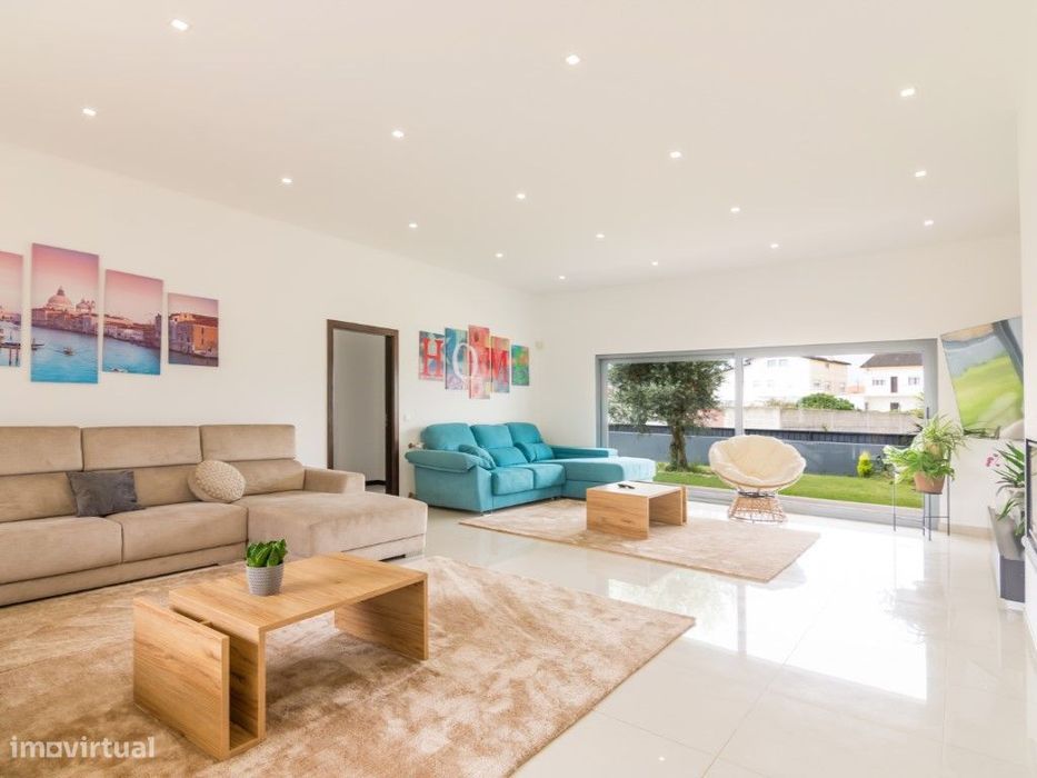 Moradia moderna num terreno de quase 4000m2 e a apenas 5 minutos da...