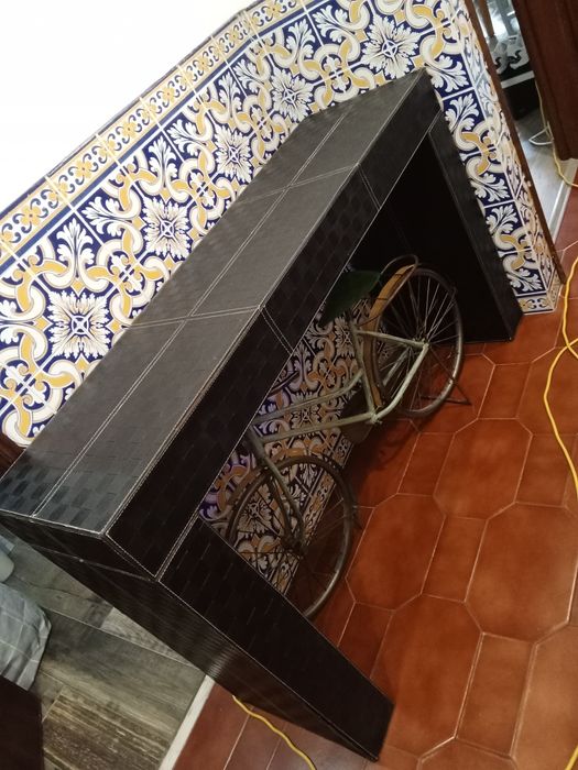 Consola em pele em excelente estado