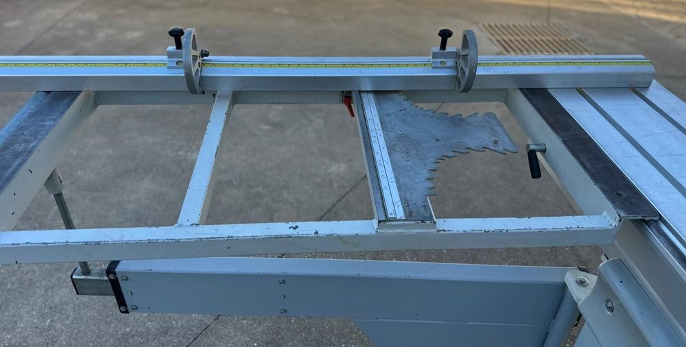 Esquadrejadora. marca Sicar