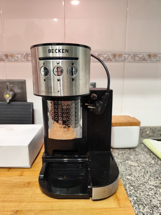 Máquina de Café Manual BECKEN
