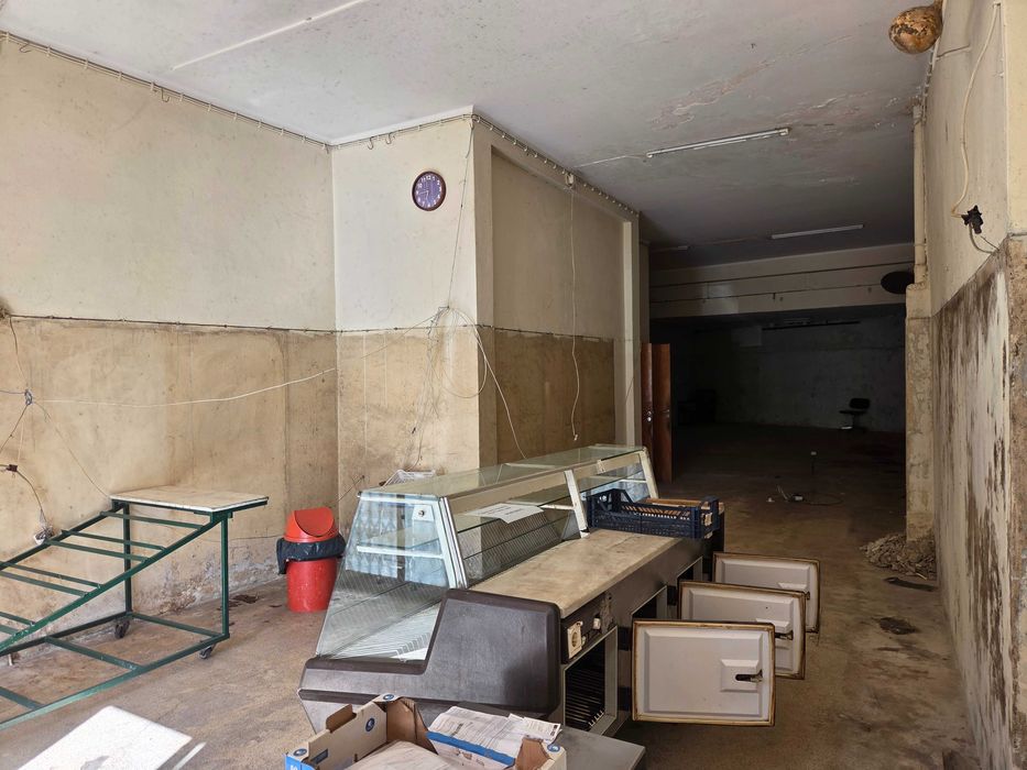 Espaço comercial 110 m2 para venda junto ao futuro Polo Cultural do Porto (Cine-Teatro Vale Formoso)