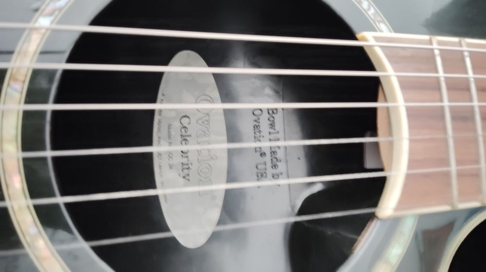 Guitarra eletroacústica Ovation Celebrity + Hardcase+ hardcaseTraditio