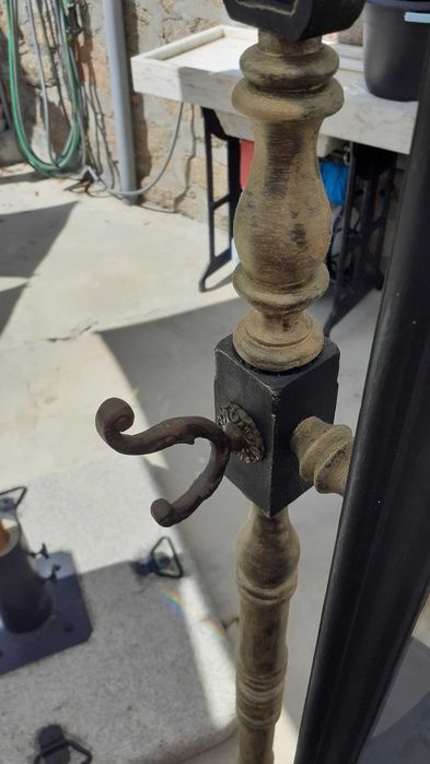 Movel muito antigo de entrada com chapeleira