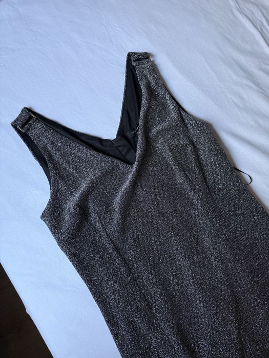 Elegancka sukienka srebrna