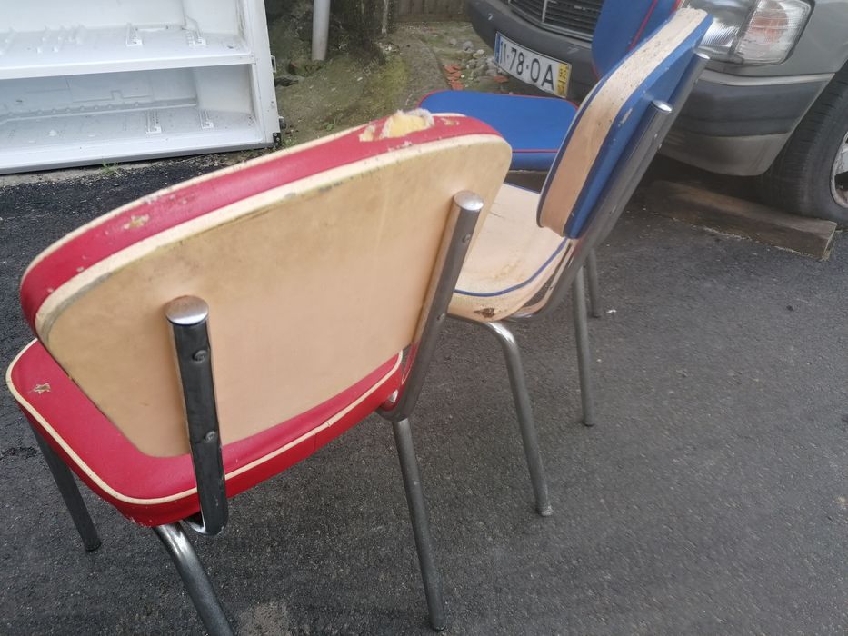 Conjunto de 3 cadeiras GOIN, Germany 

Estruturas metálicas em aç
