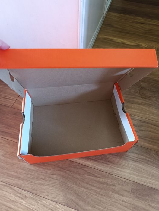 Puste pudełko po butach Nike