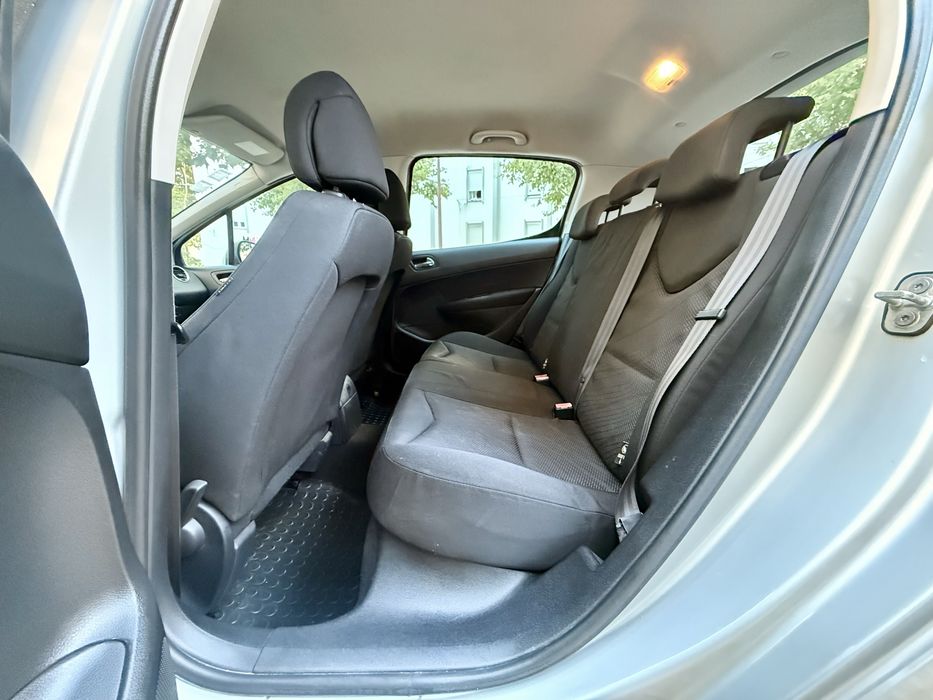 Peugeot 308 — fotografia 8