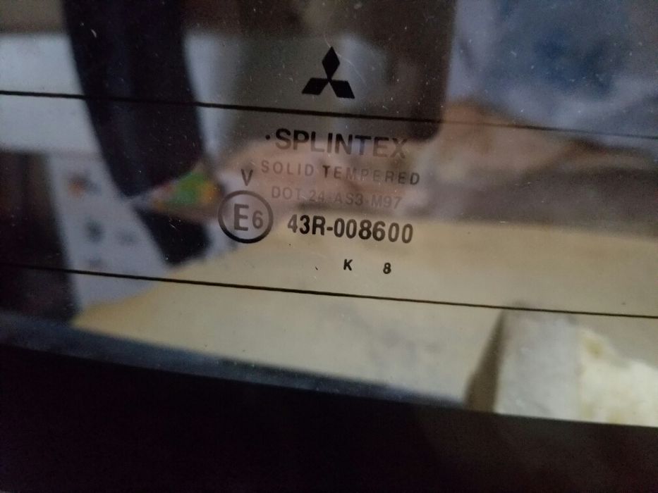 Скло на кришку багажника Mitsubishi Colt X 08-12