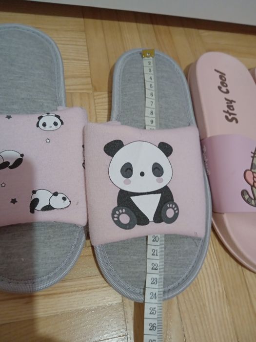 Klapki z Puscheenem i kapcie z pandą r.37