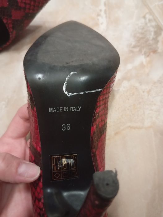 Туфлі лодочки на шпильці