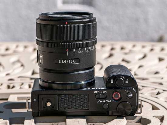 Объектив Sony E 15 f/1.4 G + чохол. Стан нового.