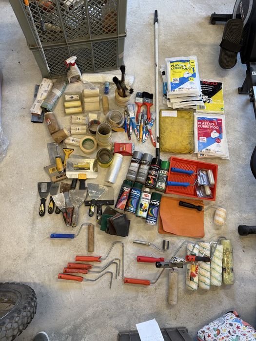 Conjunto de varios produtos para pintor