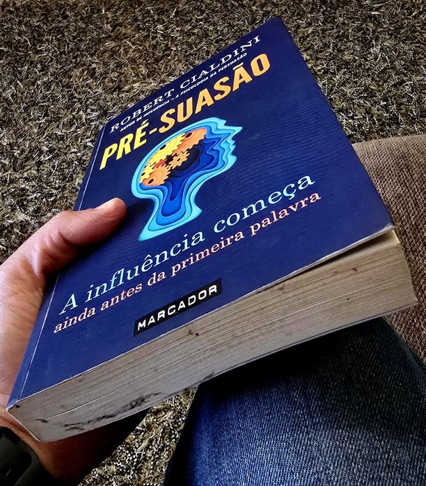 Livro "Pré-Suasão" de Robert Cialdini