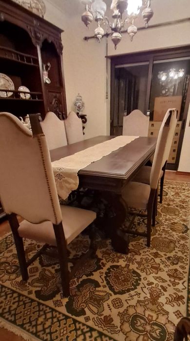 Mesa de sala de jantar(1,90X1,00) , cadeiras-15€