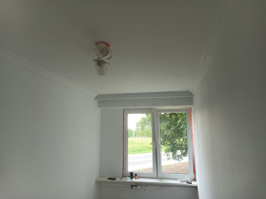 Sufity podwieszane .lądzie . Malowanie
