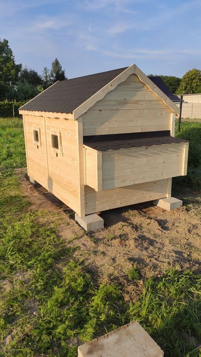 Duży kurnik drewniany z wybiegiem. Solidna konstrukcja.