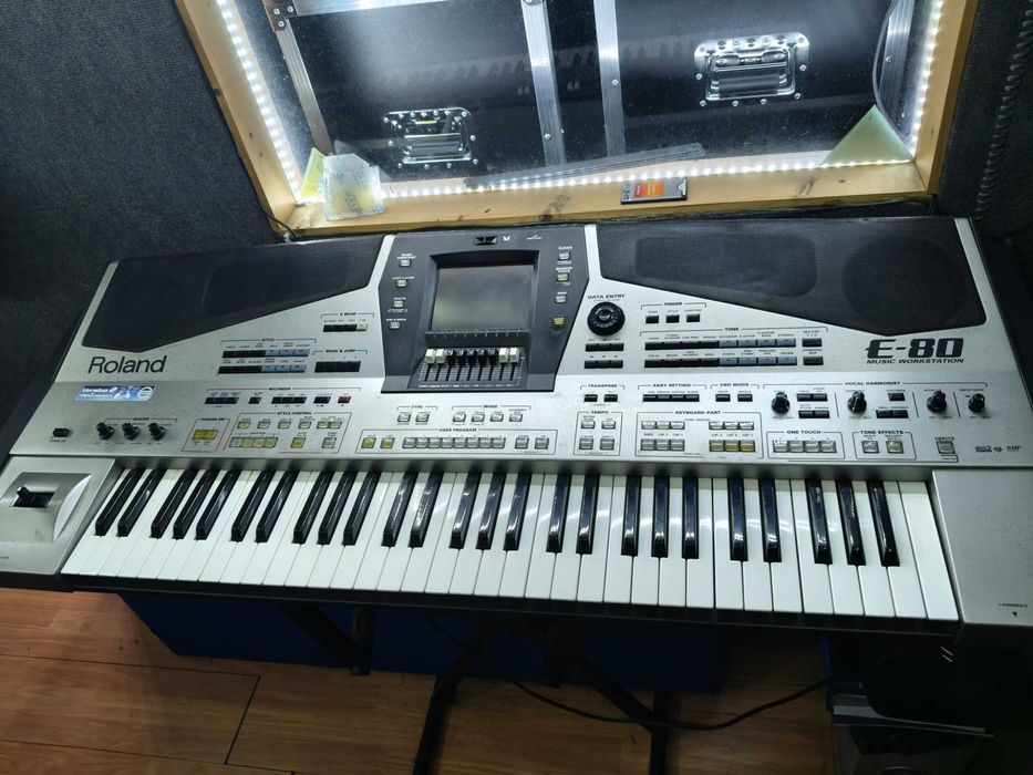 Teclado Roland E-80