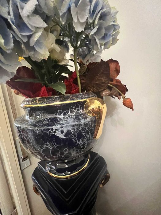 Conjunto Vaso Ornamental e Coluna em Cerâmica – Estilo Greco-Romano Luxo