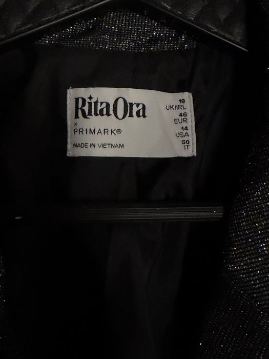 Нереально крутий піджак із колаборації Rita Ora × Primark