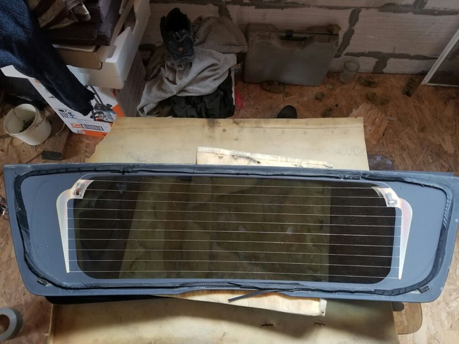 Скло на кришку багажника Mitsubishi Colt X 08-12