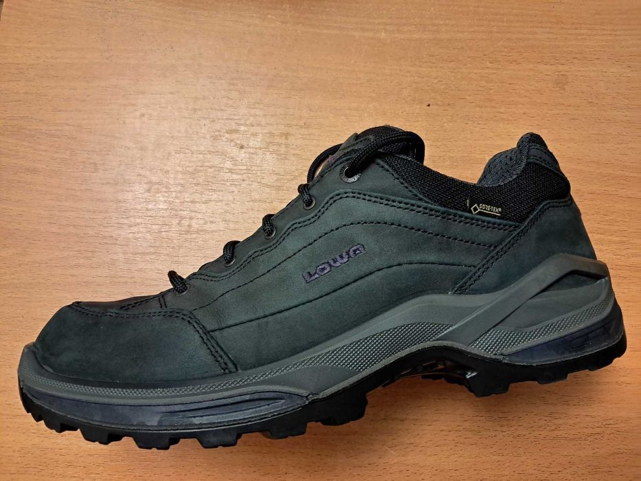 Кроссовки  LOWA Gore Tex  оригинал размер 44 СТЕЛЬКА 28.5см
