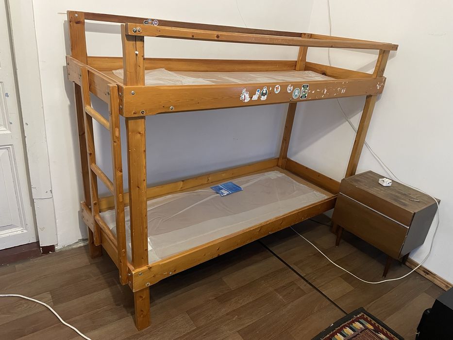 Дитяче двохярусне ліжко