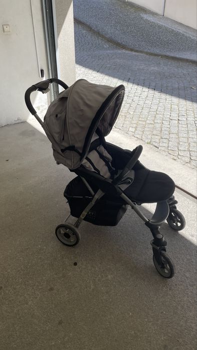 Carrinho de bebé leve e compacto – fácil de manobrar