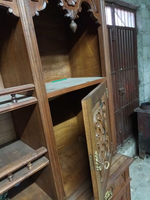 Mobília de sala  madeira maciça  em bom estado .