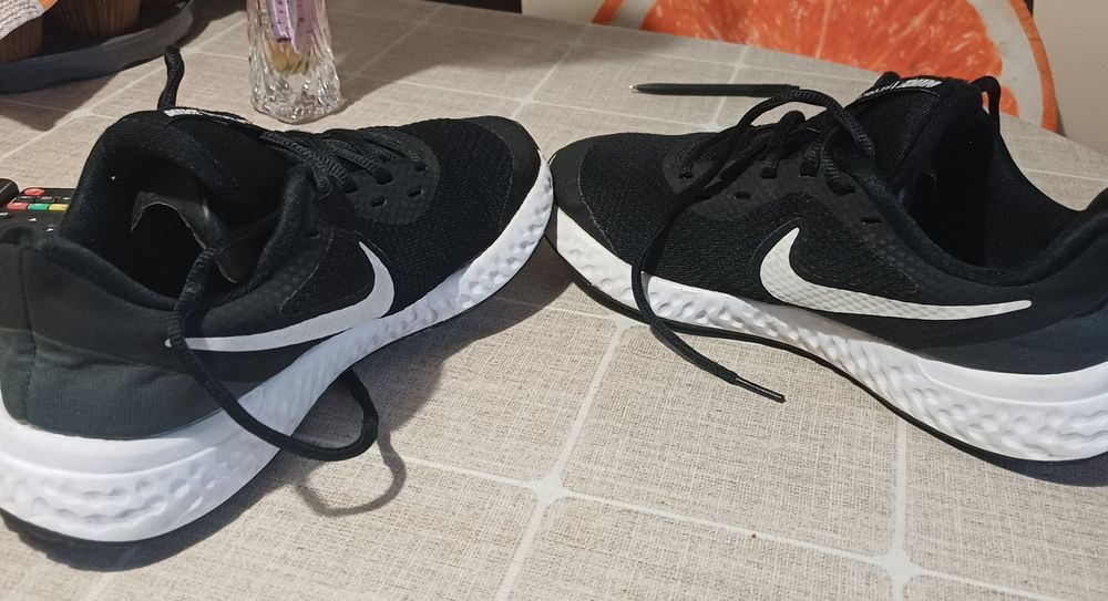 Кросівки  Nike Revolution 5.