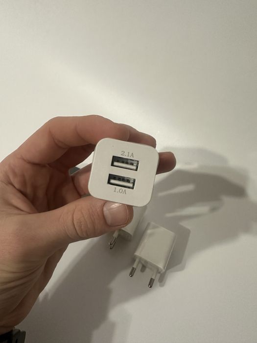 Мережевий зарядний пристрій зарядка до телефону блок живлення блочок