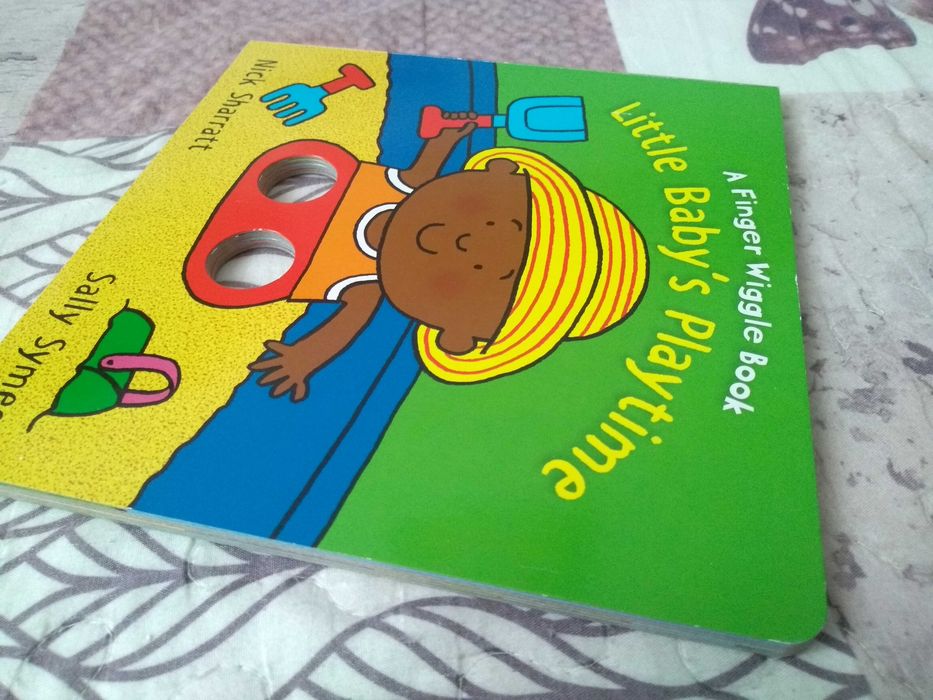 Książeczka po angielsku Little Baby's Playtime: A Finger Wiggle Book
