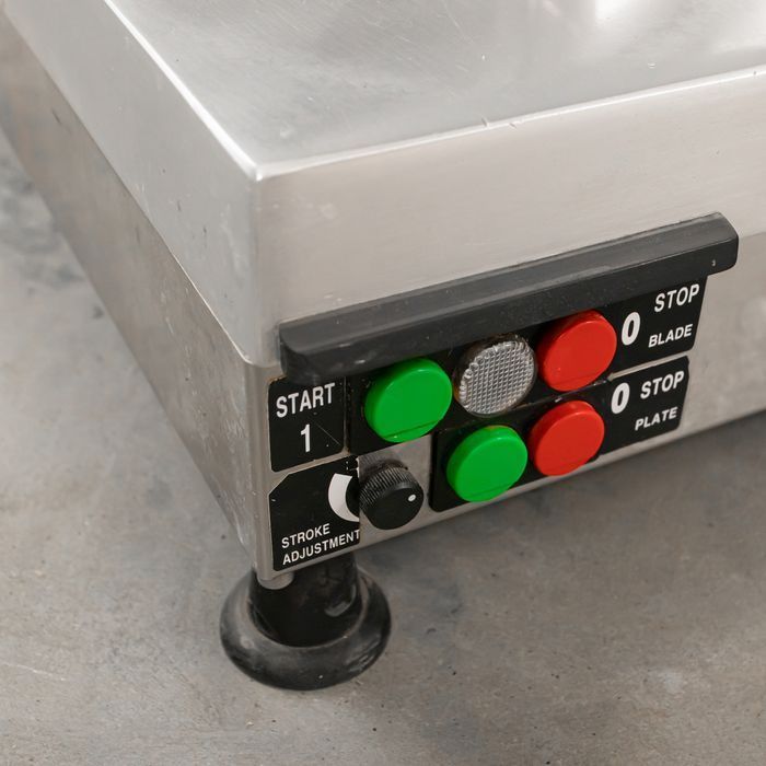 Krajalnica półautomatyczna Uniscale Semi-Auto 300 30 cm 400 W