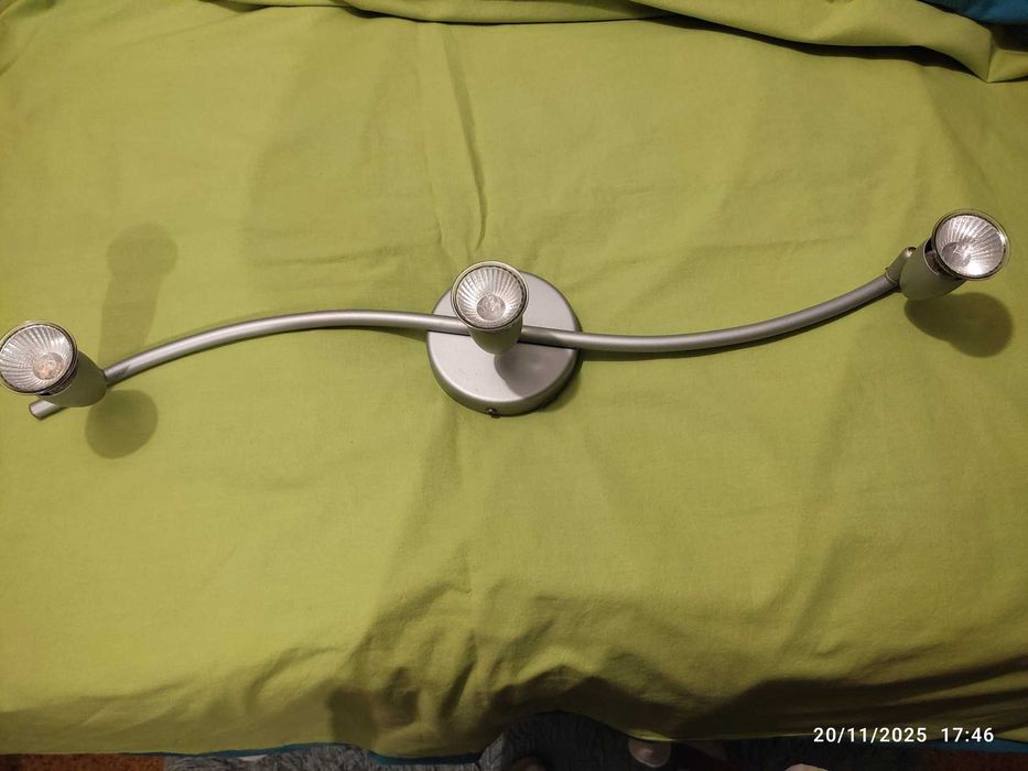 Candeeiro calha com 3 lampadas Led INCLUIDAS no preço