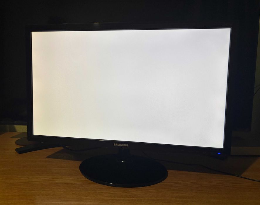 Монітор Samsung S24D300 24" Full HD